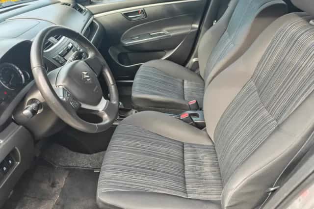 Suzuki Swift (2015) thumbnail 5