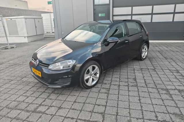 Volkswagen Golf (2014) thumbnail 1