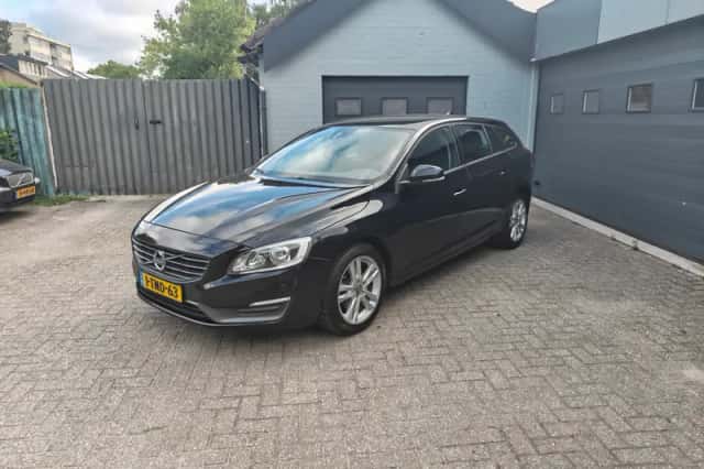 Volvo V60 (2014) thumbnail 1