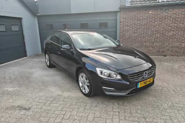 Volvo V60 (2014) thumbnail 2