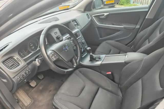 Volvo V60 (2014) thumbnail 4