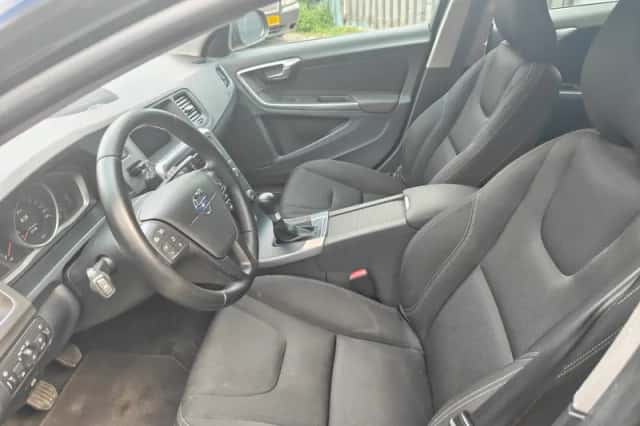 Volvo V60 (2014) thumbnail 5