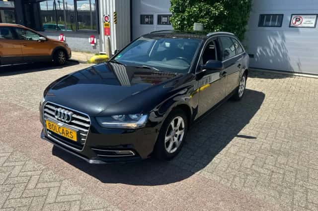 Audi A4 (2012) thumbnail 1