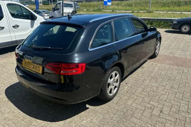Audi A4 (2012) thumbnail 2
