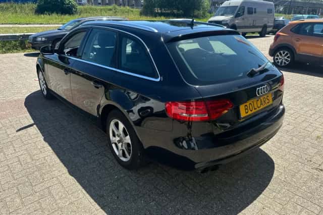 Audi A4 (2012) thumbnail 4