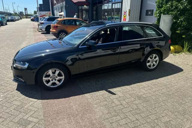 Audi A4 (2012) thumbnail 5