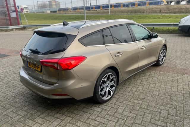 Ford Focus (2018) thumbnail 2