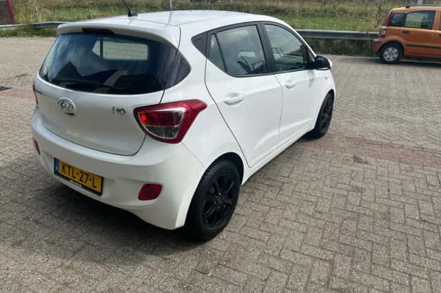 Hyundai i10 (2015) thumbnail 2