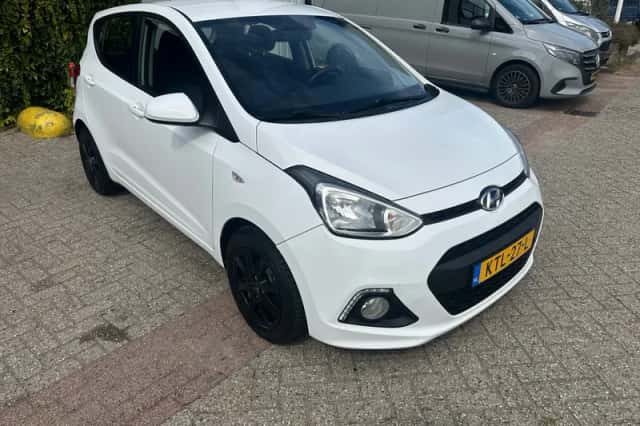 Hyundai i10 (2015) thumbnail 3