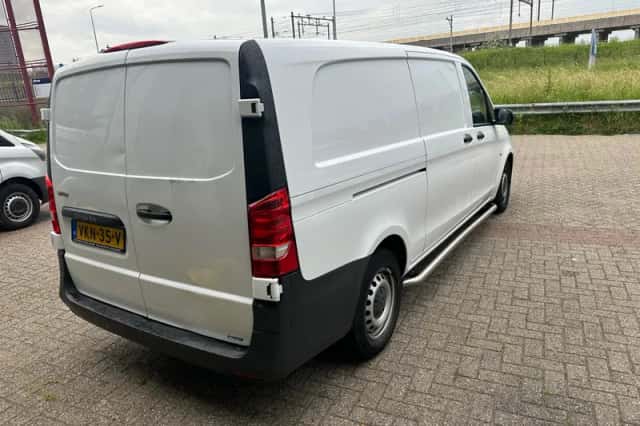 Mercedes-Benz Vito (2021) thumbnail 2
