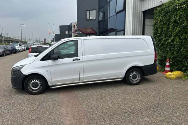 Mercedes-Benz Vito (2021) thumbnail 5