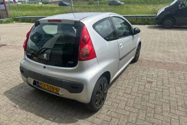 Peugeot 107 (2012) thumbnail 2