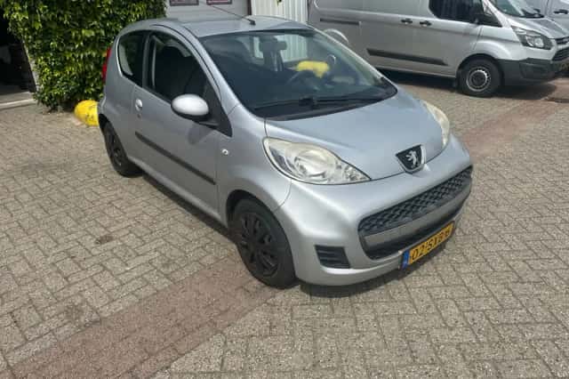 Peugeot 107 (2012) thumbnail 3