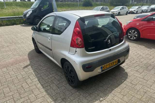 Peugeot 107 (2012) thumbnail 4