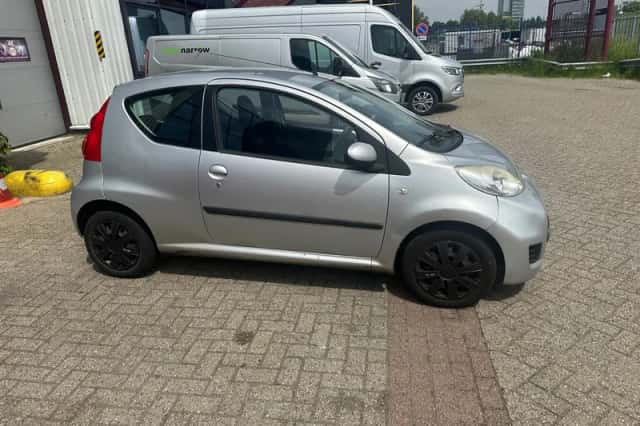 Peugeot 107 (2012) thumbnail 6