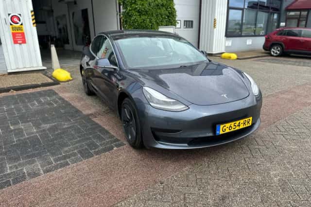 Tesla Model 3 (2019) thumbnail 3