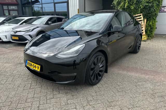 Tesla Model Y (2022) thumbnail 1