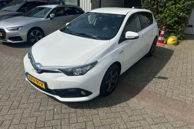 Toyota Auris (2017) thumbnail 1