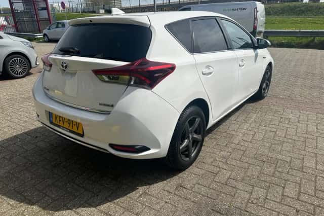 Toyota Auris (2017) thumbnail 2