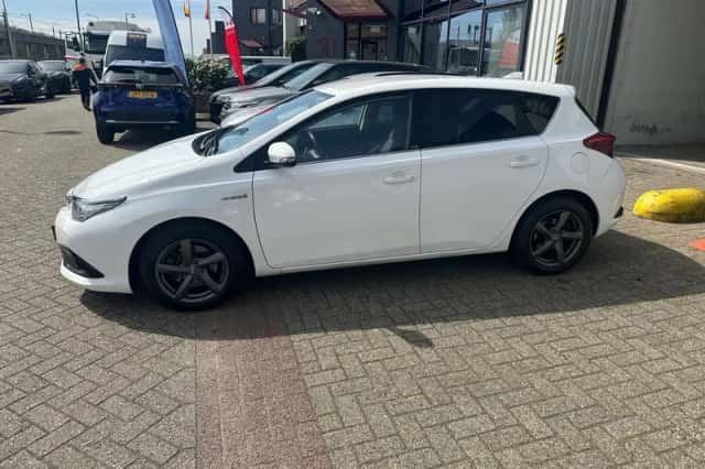 Toyota Auris (2017) thumbnail 5