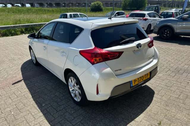 Toyota Auris (2015) thumbnail 4