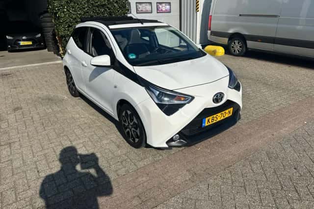 Toyota Aygo (2021) thumbnail 3