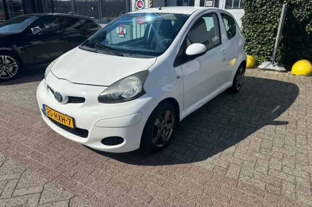 Toyota Aygo (2009) thumbnail 1