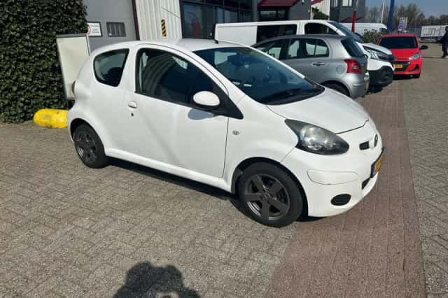 Toyota Aygo (2009) thumbnail 6
