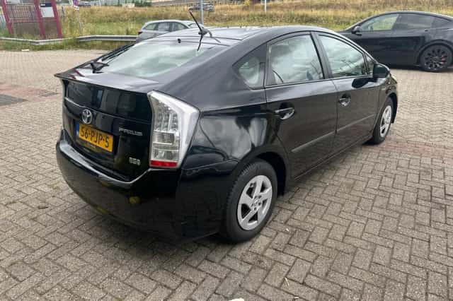 Toyota Prius (2011) thumbnail 2