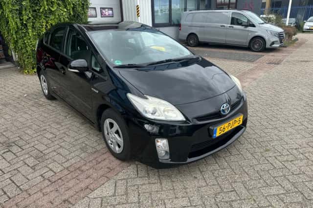 Toyota Prius (2011) thumbnail 3
