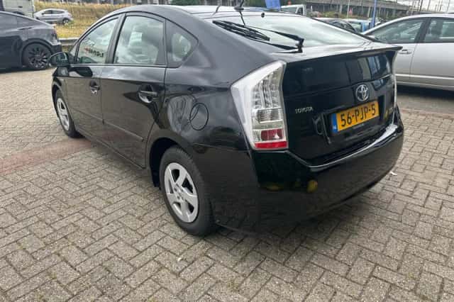 Toyota Prius (2011) thumbnail 4