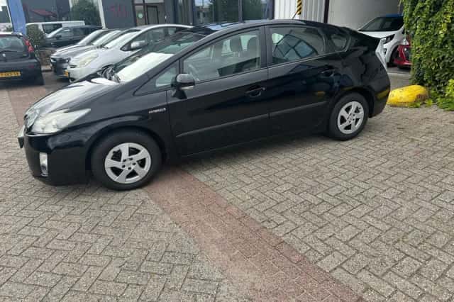 Toyota Prius (2011) thumbnail 5
