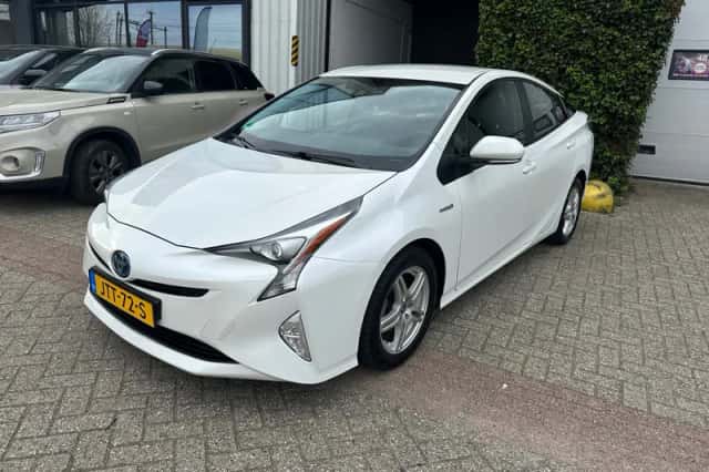 Toyota Prius (2018) thumbnail 1
