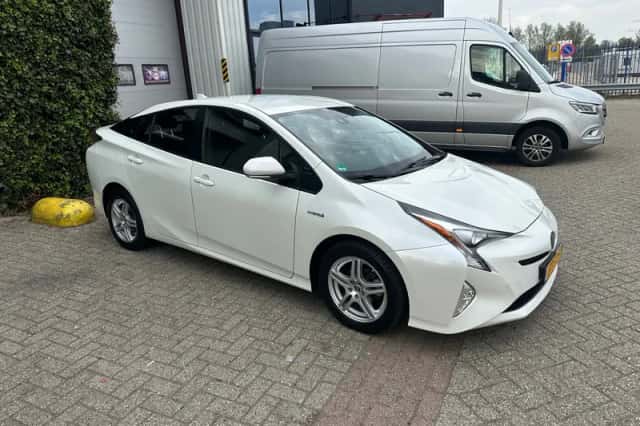 Toyota Prius (2018) thumbnail 6