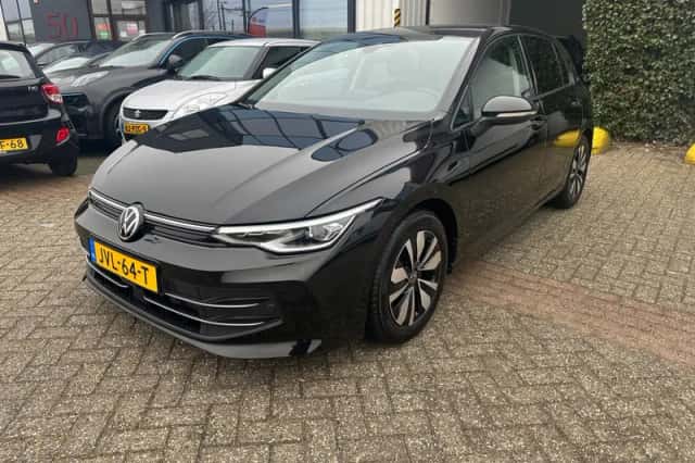 Volkswagen Golf (2025) thumbnail 1