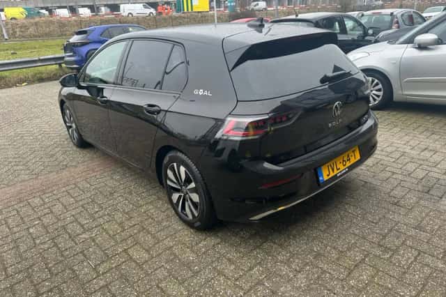 Volkswagen Golf (2025) thumbnail 4