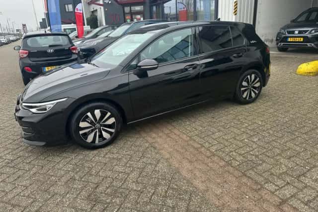 Volkswagen Golf (2025) thumbnail 5