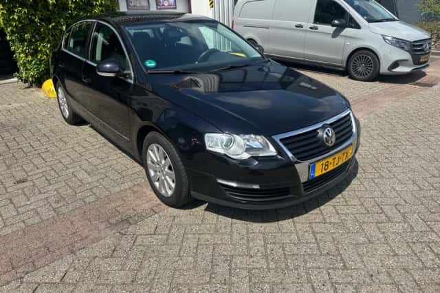 Volkswagen Passat (2006) thumbnail 3