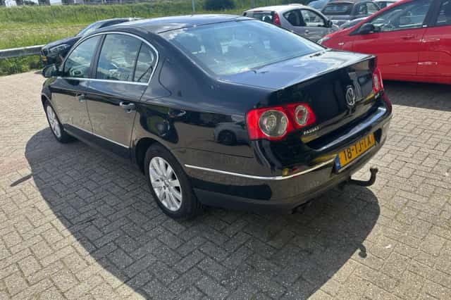 Volkswagen Passat (2006) thumbnail 4