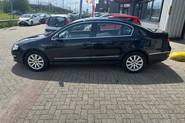 Volkswagen Passat (2006) thumbnail 5