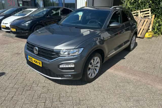 Volkswagen T-Roc (2019) thumbnail 1