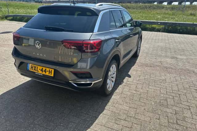 Volkswagen T-Roc (2019) thumbnail 2