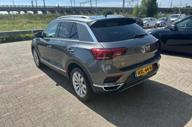 Volkswagen T-Roc (2019) thumbnail 4