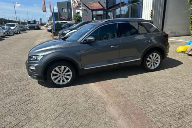 Volkswagen T-Roc (2019) thumbnail 5