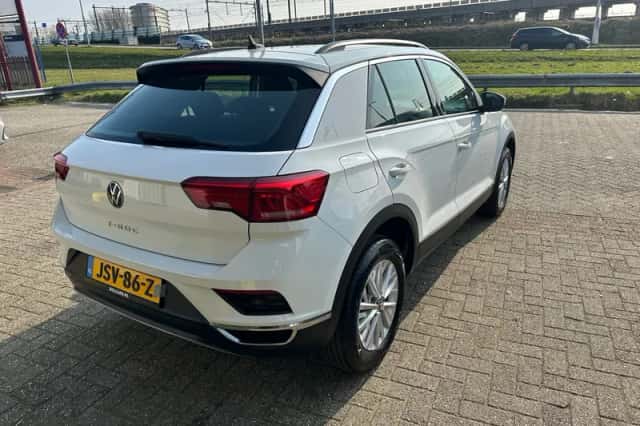 Volkswagen T-Roc (2020) thumbnail 2