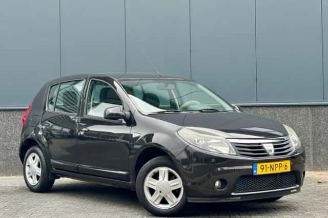 Dacia Sandero (2010) thumbnail 2