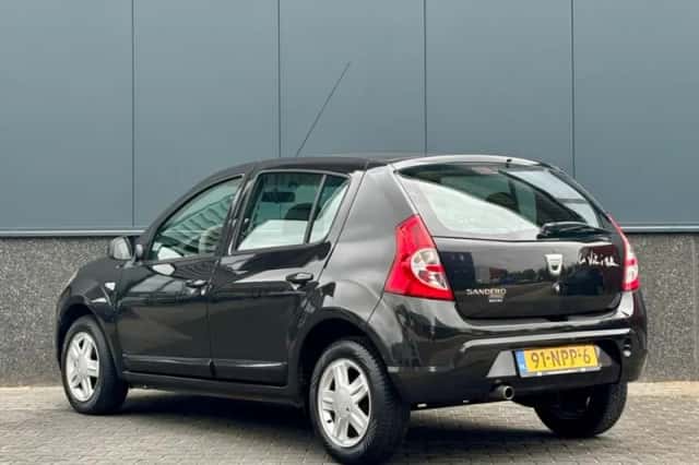 Dacia Sandero (2010) thumbnail 3