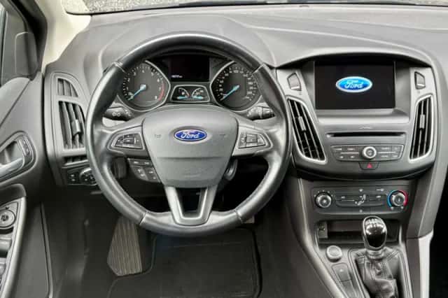 Ford Focus (2017) thumbnail 3
