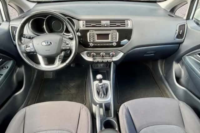 Kia Rio (2015) thumbnail 4