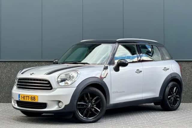 MINI Countryman (2013) thumbnail 2